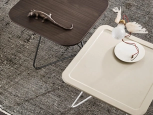 Tavolino Capitol con piano in essenza o ecopelle di Maronese