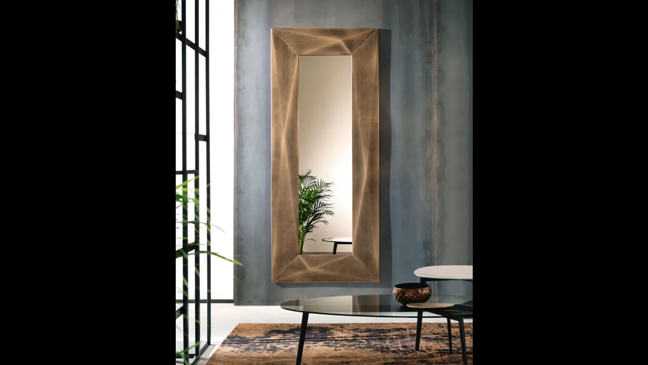 Specchio Diamond con cornice in ottone spazzolato di Riflessi
