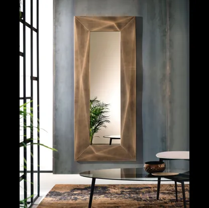Specchio Diamond con cornice in ottone spazzolato di Riflessi