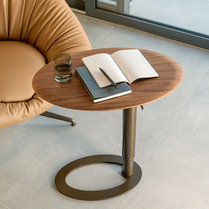 Tavolino ad altezza regolabile Tek con piano in legno di Riflessi