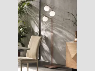 Lampada Dodo PT da Terra formata da  aste metalliche verniciate e tre bulbi in vetro bianco satinato di Riflessi