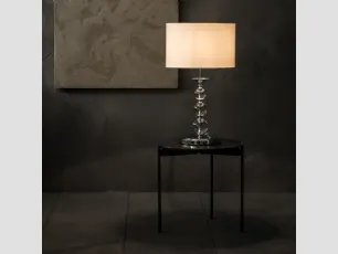 Lampada da tavolo Giuditta in plexiglass con paralume in tessuto bianco di Stones