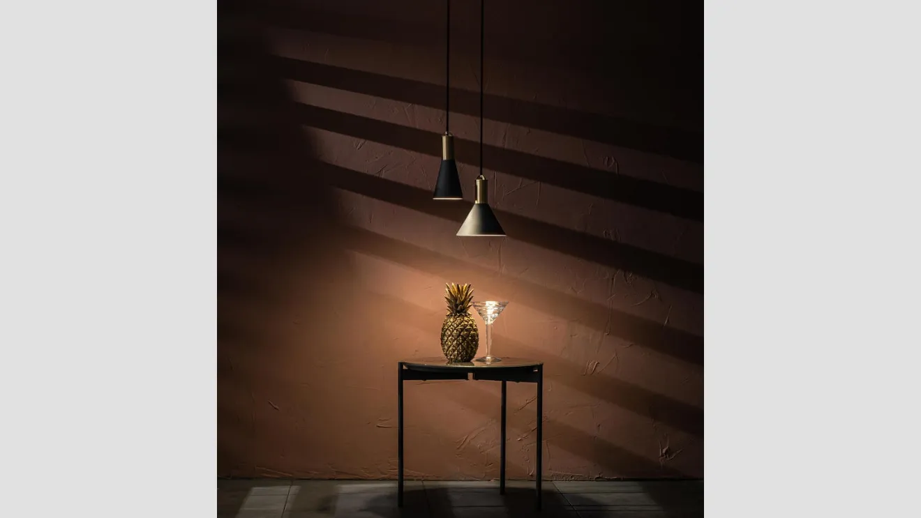 Lampada a sospensione Lince in metallo con decoro in ottone verniciato di Stones
