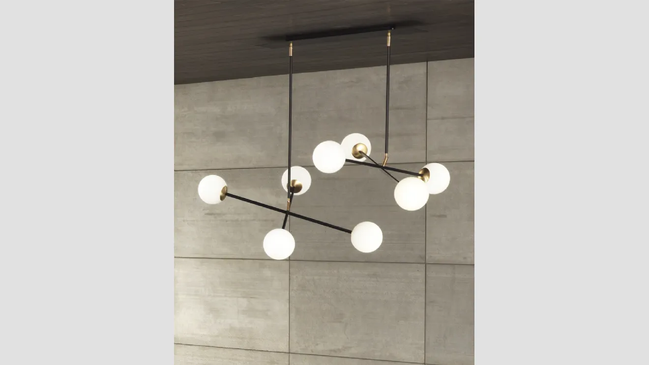 Lampada a sospensione Meridian S8 in metallo con 8 globi in vetro bianco satinato di Riflessi