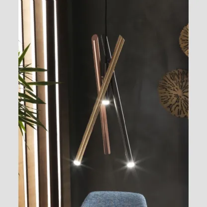 Lampada a sospensione Shangai S3 composta da tre tubolari metallici verniciati con trattamento satinato galvanico di Riflessi
