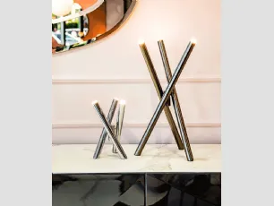 Lampada Shangai T da Tavolo composta da tre tubolari metallici verniciati con trattamento satinato galvanico di Riflessi