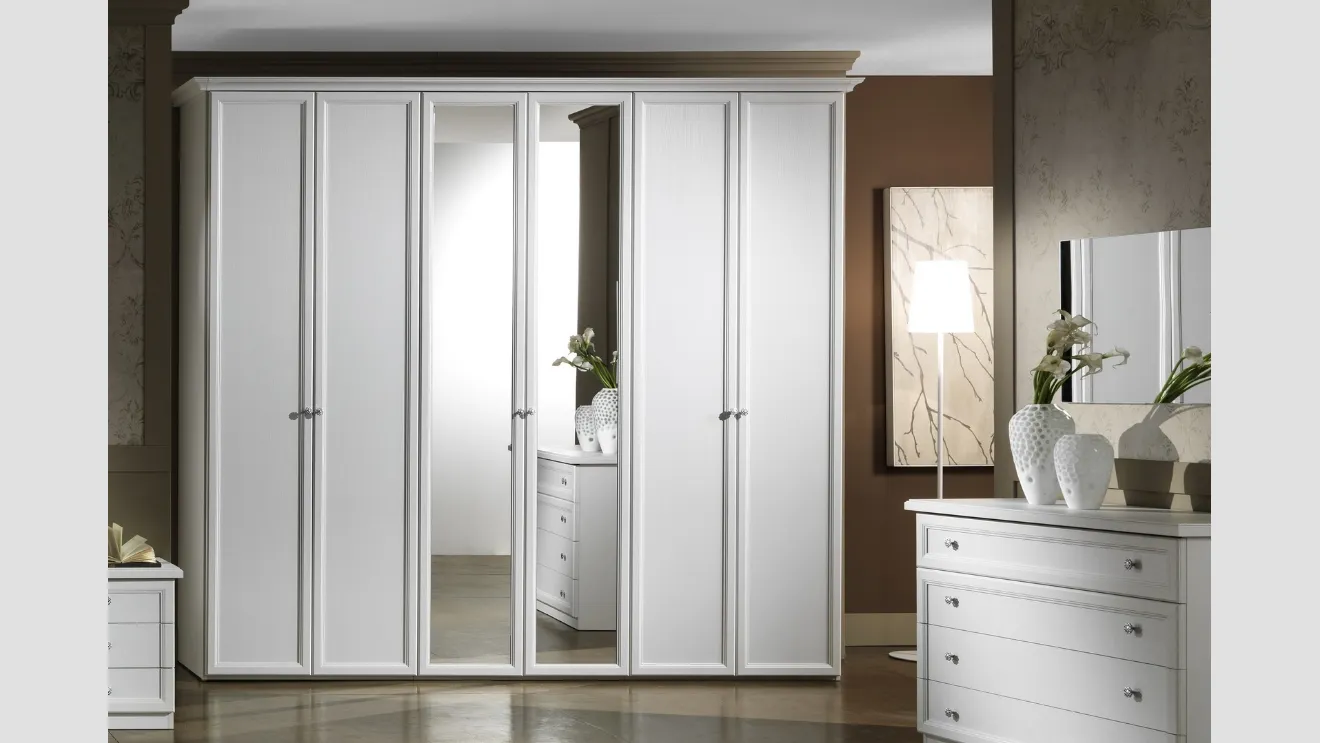 Armadio 01 con anta battente con finitura legno di frassino bianco e specchi di Felver