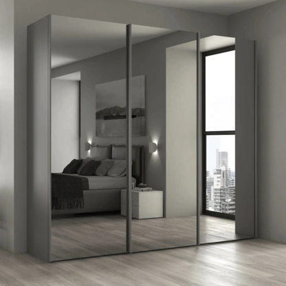 Armadio con ante scorrevoli 01 a specchio fumè di Felver