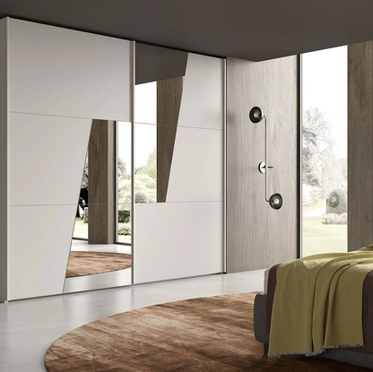 Armadio scorrevole 05 con inserti a specchio di Felver