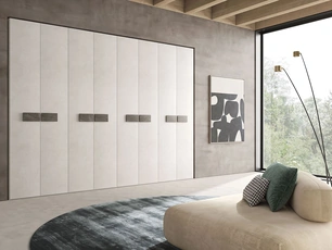 Armadio su misura con ante battenti Composizione 07 di Felver