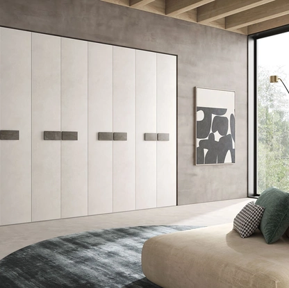 Armadio su misura con ante battenti Composizione 07 di Felver
