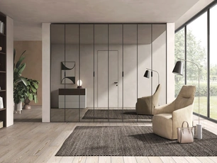 Armadio su misura Composizione 08 con telaio in alluminio e ante a specchio di Felver