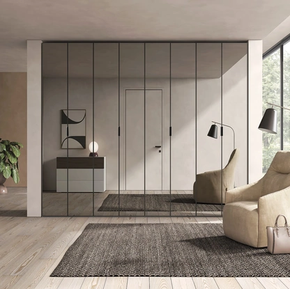 Armadio su misura Composizione 08 con telaio in alluminio e ante a specchio di Felver