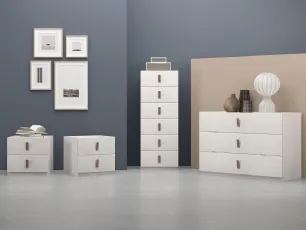 Comodino in tonalità spatolato chiaro con maniglia di design Up con Main di Felver
