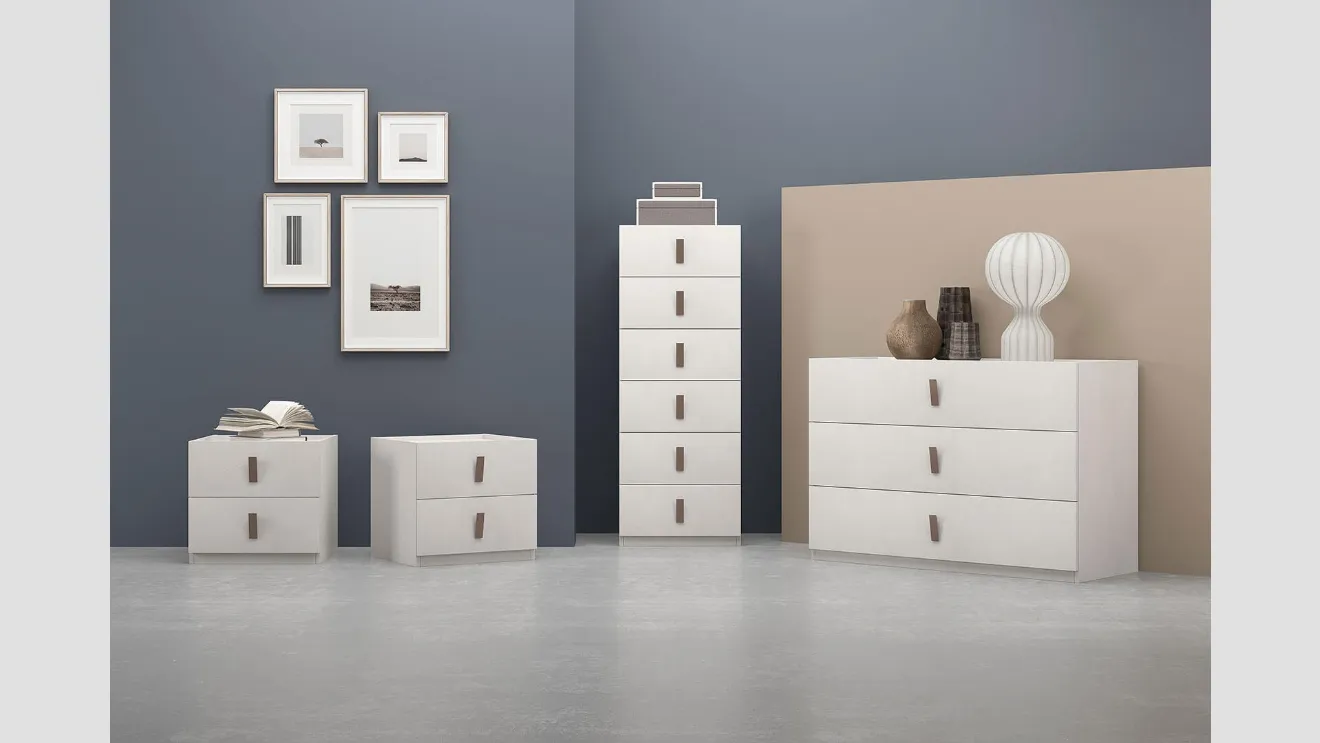 Comodino in tonalità spatolato chiaro con maniglia di design Up con Main di Felver