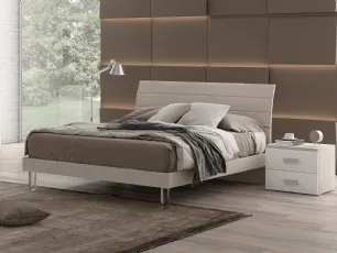 Letto matrimoniale in legno con piedini trasparenti Hugo di Felver
