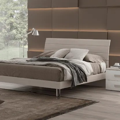 Letto matrimoniale in legno con piedini trasparenti Hugo di Felver