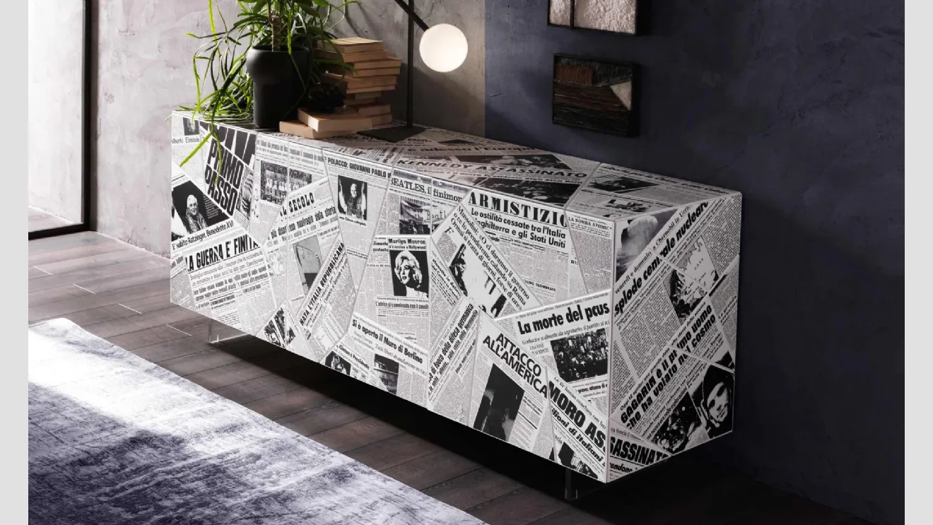 Madia Century in legno con decoro fogli di giornale di Riflessi
