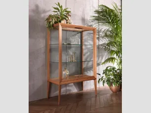 Madia Medea Alta Vetrina in legno di rovere tinto miele di Riflessi