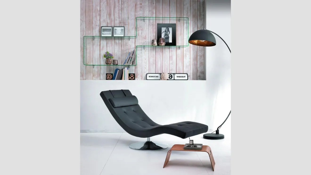 Poltrona chaise longue relax in ecopelle con base cromata girevole Sleeper di Stones