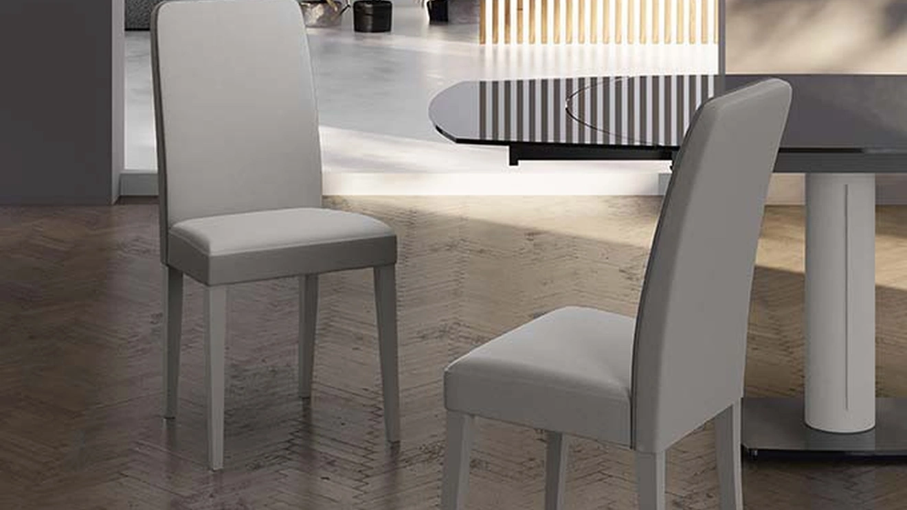 Sedia rivestita in ecopelle Anita di Stones