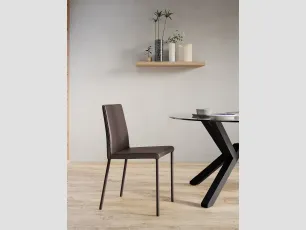 Sedia Giulia con struttura in metallo completamente rivestita in ecopelle di Arredo3