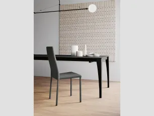 Sedia Olimpia con struttura in metallo verniciato e seduta imbottita e rivestita in ecopelle Arredo3