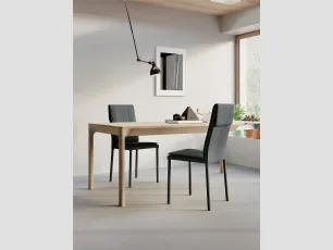 Sedia Sandy con struttura in metallo, imbottita e completamente rivestita in ecopelledi Arredo3