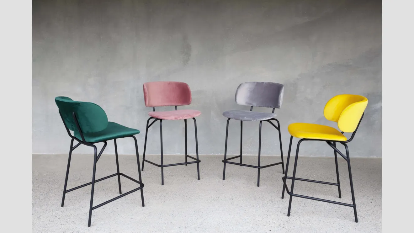 Sgabello Juliette Stool in velluto antimacchia con struttura in metallo verniciato nero di La Seggiola