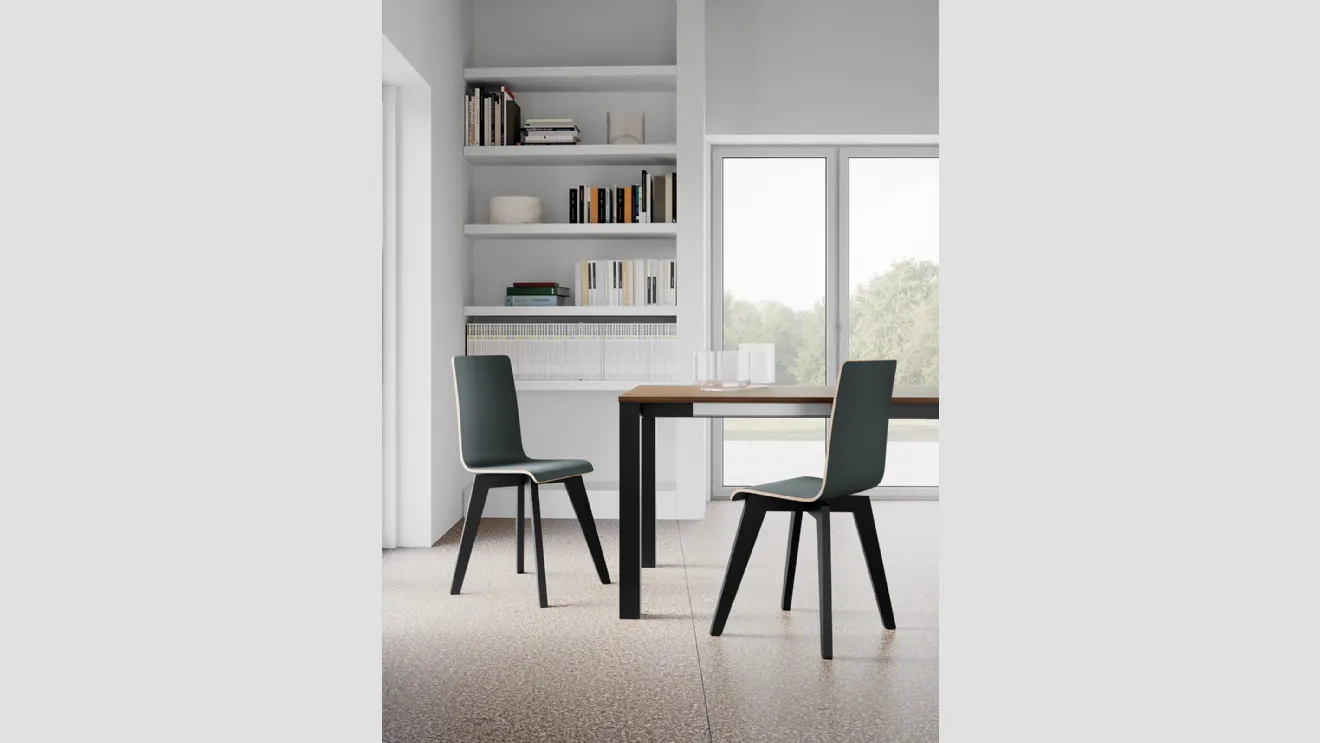Sedia Kelly con struttura in legno e seduta in multistrato rivestito in Fenix di Arredo3
