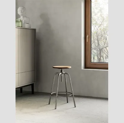 Sgabello Polaris con struttura in metallo verniciato e seduta in legno di Arredo3