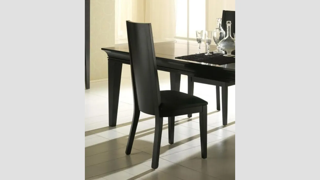 Sedia con schienale alto in legno scuro Sedia di Stones