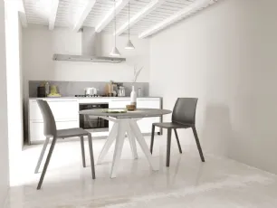 Tavolo Apple in ceramica pietra savoia grigio bocciardata di Zamagna