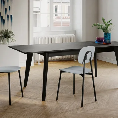 Tavolo allungabile Edgard con top in laminato e gambe in legno di Arredo3
