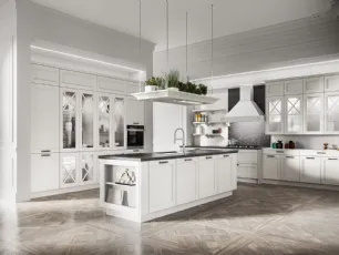 Cucina Classica con isola in legno di Frassino massello laccato Bianco a poro aperto e top in Dekton Fossil Frida classic di Arredo3