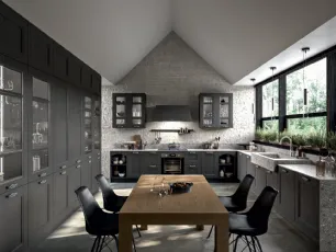 Cucina Classica angolare Gioiosa in legno di Frassino laccato Vulcano a poro aperto e top in Infinity Milan Stone, agglomerato di minerali compatto e impermeabile di Arredo3