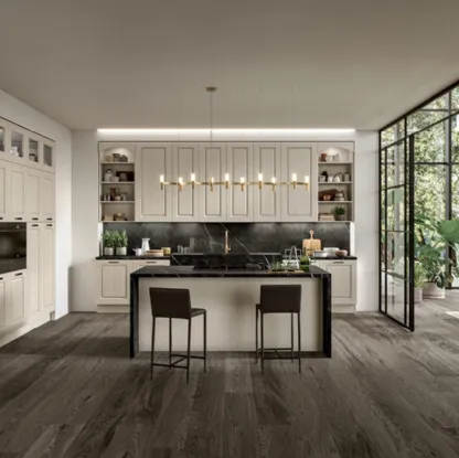 Cucina Classica con isola in legno di Frassino finitura Juta decapè e top in Dekton Verona di Arredo3