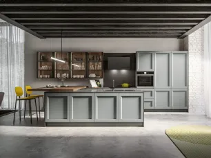 Cucina Moderna con isola in laccato poro aperto Grigio perla e penisola in finitura Rovere safari Frida Modern di Arredo3