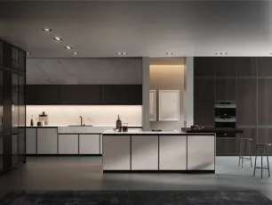 Cucina Moderna con isola in vetro opaco Bianco e Nebbia con top in Laminam Statuarietto Kronos di Arredo3