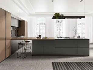 Cucina Moderna angolare in laccato metallizzato ossidato con penisola e colonne in laminato Rovere Safari Time di Arredo3