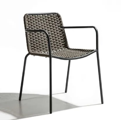 Poltroncina Café de Paris in metallo rivestita in corda piatta poliestere color tortora di La Seggiola