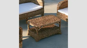 Tavolino Clito Mini Sofà finitura intreccio di Banano naturale di La Seggiola