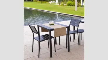 Sedia Out Metal in acciaio zincato e verniciato poliestere per esterni di La Seggiola