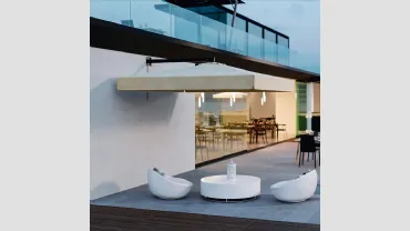 Ombrellone Parete in alluminio verniciato antracite con apertura a carrucola di La Seggiola