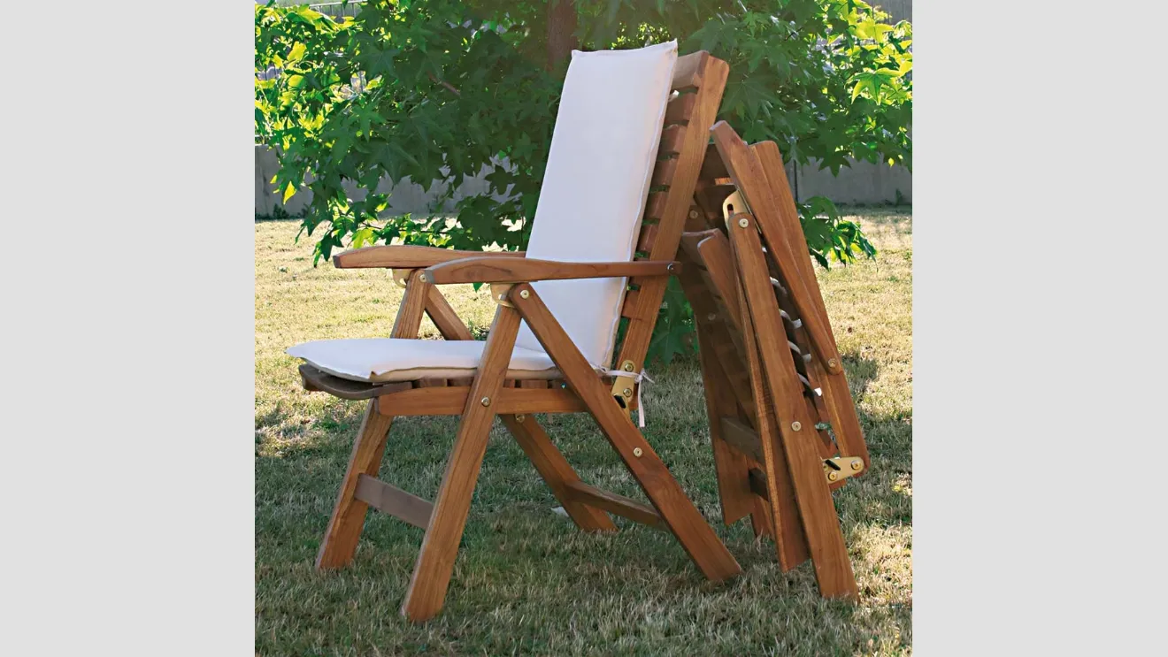 Poltrona Teak pieghevole in legno massello di teak indonesiano con finitura olio naturale di La Seggiola